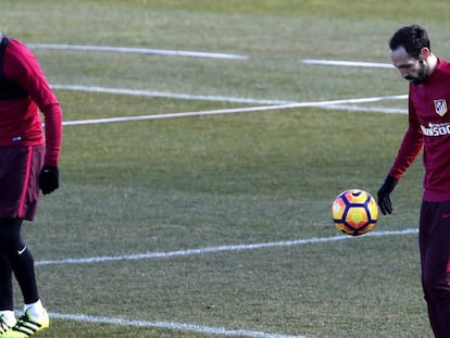 Gait&aacute;n (i) y Juanfran en el entrenamiento de este viernes.