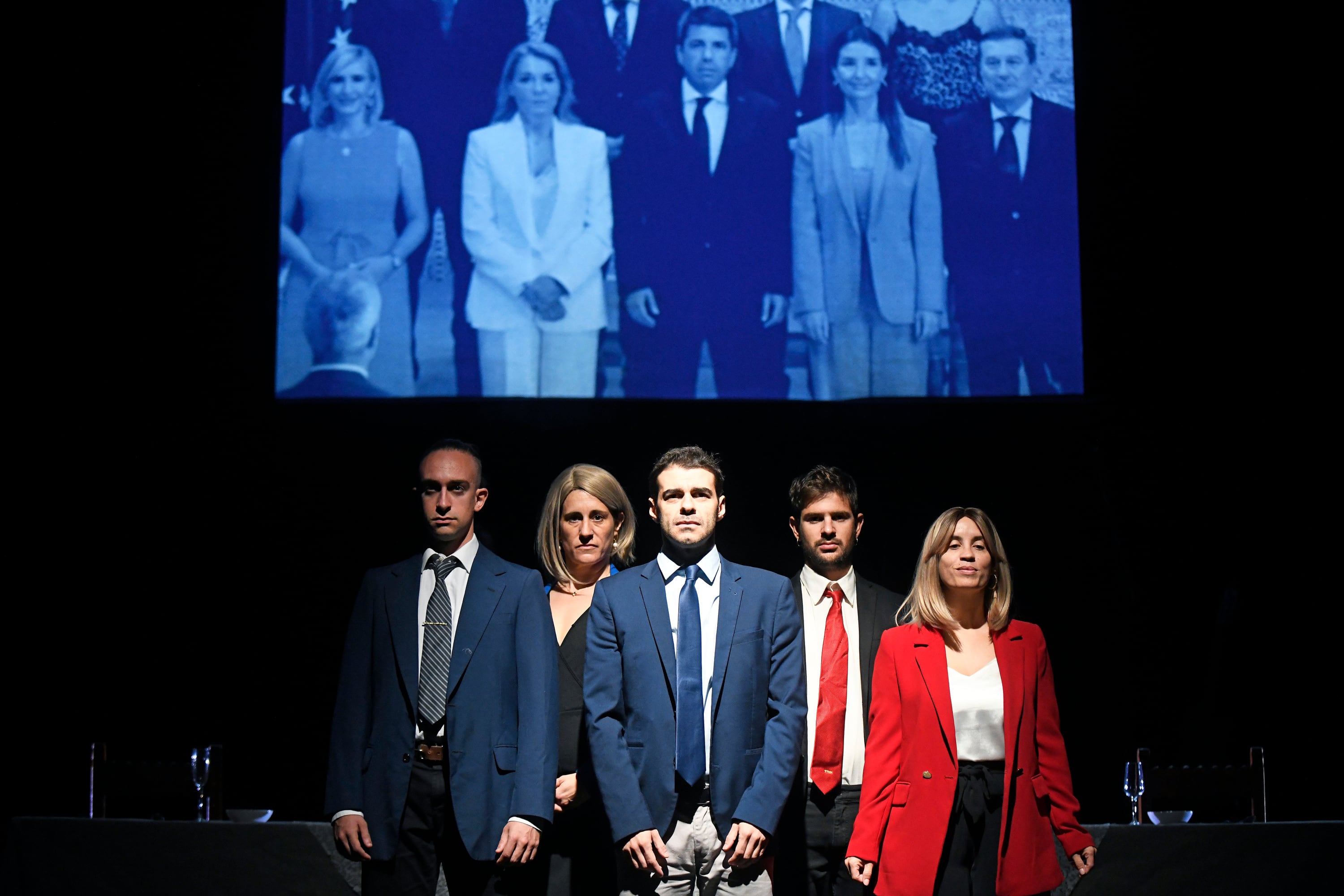 Mazón se sienta en el banquillo, pero en una obra de teatro documental y satírica sobre la gestión de la dana