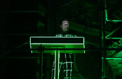 Ralf Hütter, fundador de Kraftwerk, durante el concierto del sábado en Dresde.  