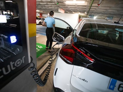 An electric rental car in the parking lot of Palma de Mallorca airport.