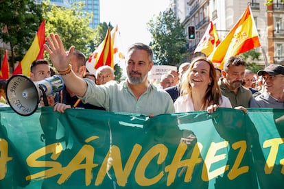 Hundreds of people protest in Madrid against Sánchez's “corrupt government” in a march marked by the indictment of Zapatero | Spain