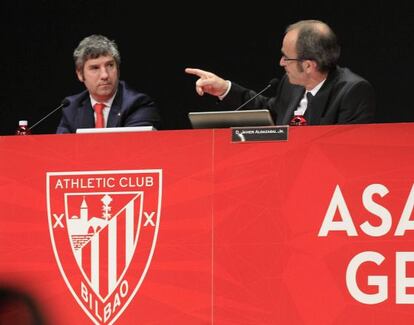 El presidente del Athletic, Josu Urrutia, a la izquierda, y Javier Aldazabal.