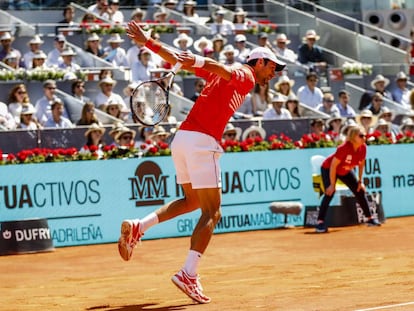 Djokovic, durante el partido contra Thiem en la Caja Mágica.