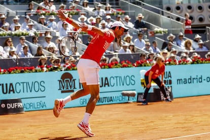 Djokovic, durante el partido contra Thiem en la Caja Mágica.