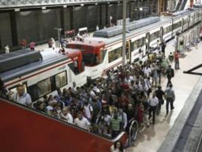 Vista de un andén en la estación de Atocha. EFE/Archivo
