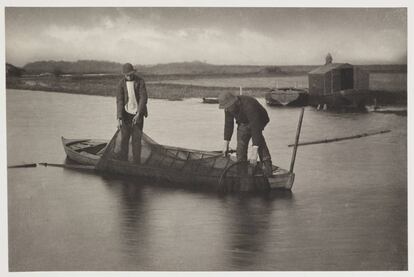 Pesca artesanal de anguila en 1887. 