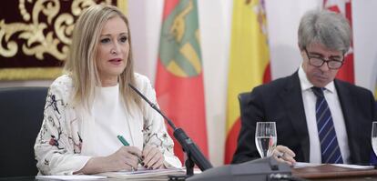 Cristina Cifuentes y &Aacute;ngel Garrido ayer en Parla.