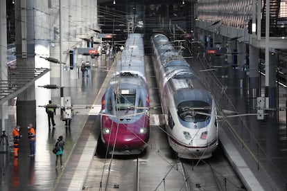 Tren Ave avlo en la Estación de Atocha, em Madrid.