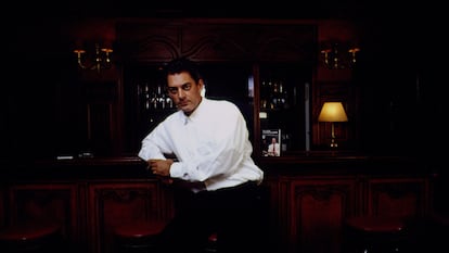 Paul Auster, retratado en París en 1993.
