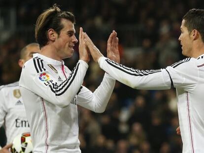 Cristiano y Bale celebran un gol al Levante.