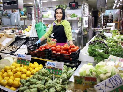 Josefa Bonafont, en su parada del Mercat Central.