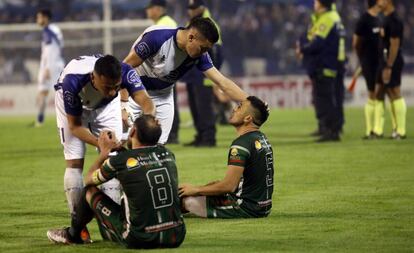 Los jugadores de San Jorge de Tucumán se niegan a jugar ante Alvarado de Mar del Plata, disconformes con el arbitraje.