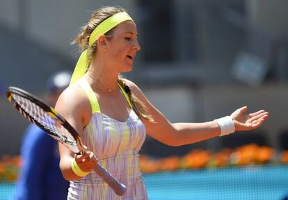 Azarenka gesticula durante su partido ante Makarova 