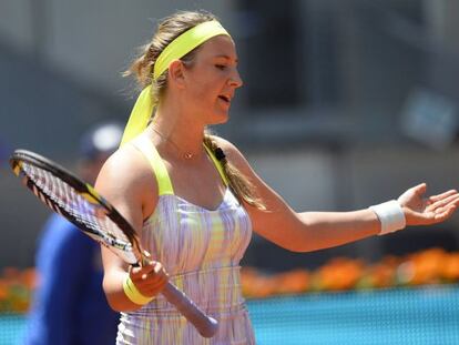 Azarenka gesticula durante su partido ante Makarova 