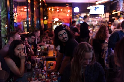 Noche electoral en el bar-taquería Chilo's de Nueva York. 