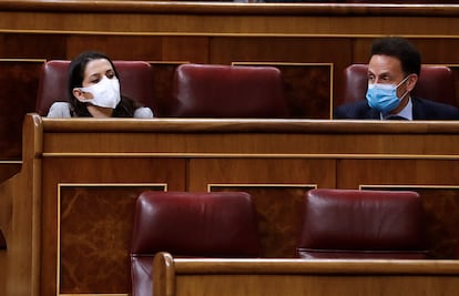 La líder de Ciudadanos, Inés Arrimadas, con su portavoz adjunto en el Congreso, Edmundo Bal.