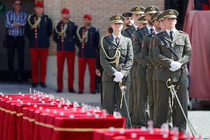 La princesa de Asturias (en el centro), este miércoles en la Academia Militar de Zaragoza. 