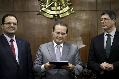 Barbosa, Calheiros e Levy, durante a entrega do Or&ccedil;amento ao Congresso