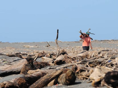 La playa de Monterrico en Guatemala tras el paso de una tormenta. 