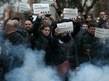 Els Mossos protesten tallant la Gran Via.