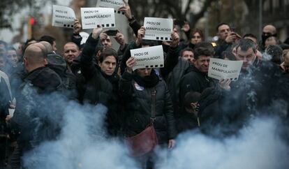 Els Mossos protesten tallant la Gran Via.