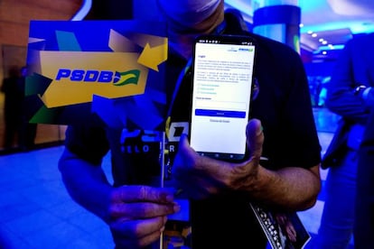 Celular com a plataforma virtual de votação das prévias do PSDB, que não funcionou.