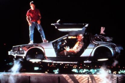 El De Lorean, el coche de 'Regreso al futuro' con el que Marty McFly (Micheal J.Fox) y 'Doc' (Christopher Loyd) se desplazaban en el tiempo.