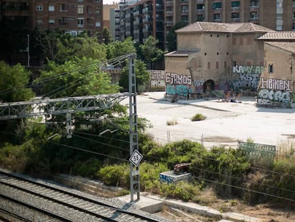 La Torre del Fang, masia del siglo XIV en la esquina de las calles del Clot con Espronceda, en Barcelona. 