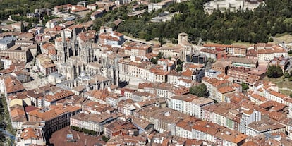 La ciudad fue fundada por el conde Diego Rodríguez "Porcelos" en el año 884. Pocos años después, en el año 930, se convirtió en capital del condado de Castilla. Fue la capital del reino de Castilla -y de la Corona de Castilla- desde 1230 hasta el reinado de los Reyes Católicos.