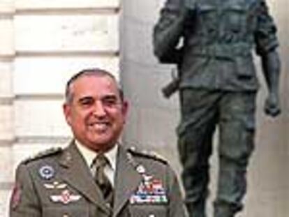 El teniente general Pardo de Santayana.