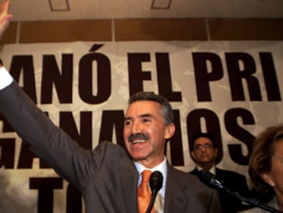 The former president of the PRI, Roberto Madrazo, at a campaign event in February 2002.