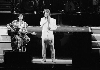 George Michael y su compañero en Wham! Andrew Ridgeley, durante un concierto en Pekín.
