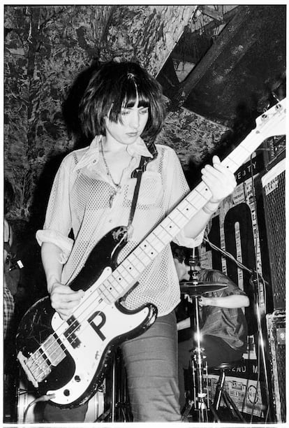 La artista tocando en el TJs de Newport, Gales (Reino Unido) en 1993.