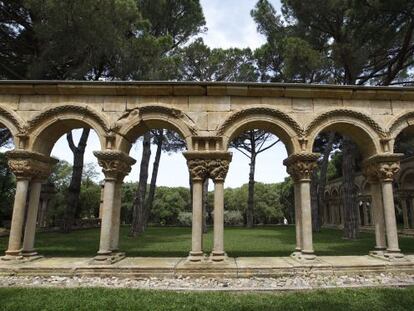 Un detalle del claustro de estilo románico de Mas del Vent, en Palamós.