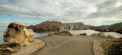 La cala Culip, desde donde se divisa el faro del cabo de Creus. En el vídeo podrán ver la restauración del paraje.