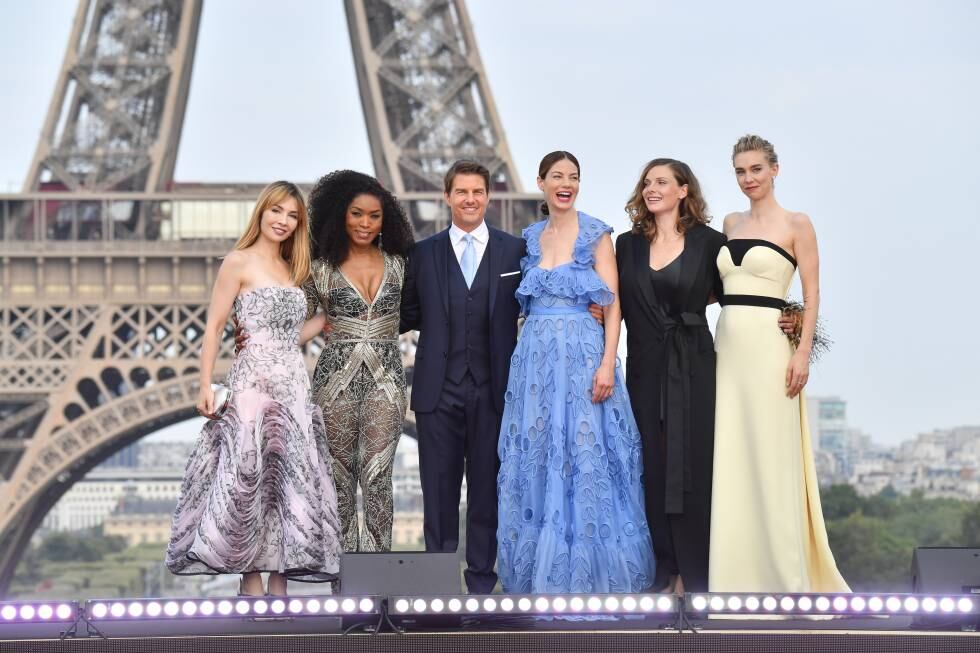 Tom Cruise y el elenco de 'Misión imposible 6' en París.