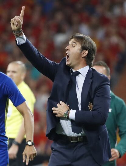 El técnico de la selección española, Julen Lopetegui, durante el encuentro clasificatorio para el mundial de Rusia 2018.