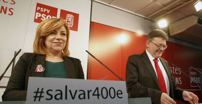 La vicesecretaria general del PSOE, Elena Valenciano, y el secretario general del PSPV-PSOE, Ximo Puig, este jueves en Valencia. 