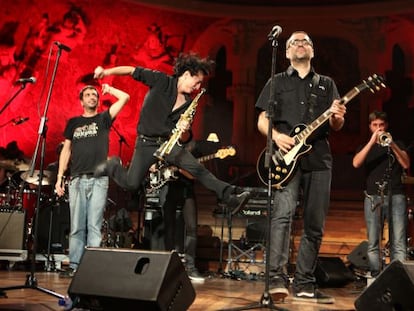 La Dharma, durant una actuació al Palau de la Música de Barcelona l'octubre del 2011.