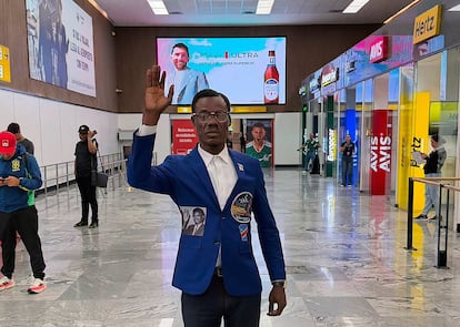 México y Colombia le dan la bienvenida a Lumumba, el hincha más político | EL PAÍS México