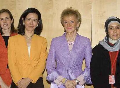 C. Mateos, Ana P. Botín, la vicepresidenta María Teresa Fernández de la Vega y Zineb Bouthtkhoum.
