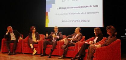 De izquierda a derecha, José Romero, director de comunicación de Vodafone; Pilar García de la Puebla, directora de comunicación de BMW; Carlos Balado, director de comunicación, marca y relaciones corporativas de Popular; Benito Berceruelo, consejero delegado de Estudio de Comunicación; Natalia González Valdés, directora de comunicación de L’Oréal; y Luisa Alli, directora de comunicación de Ikea.