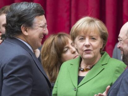 Merkel, con el presidente de la Comisi&oacute;n Europea y el del Parlamento Europeo.