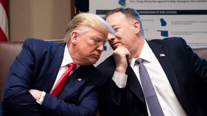 Donald Trump, junto al secretario de Estado, Mike Pompeo, este viernes.