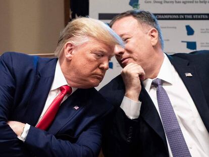 Donald Trump, junto al secretario de Estado, Mike Pompeo, este viernes.