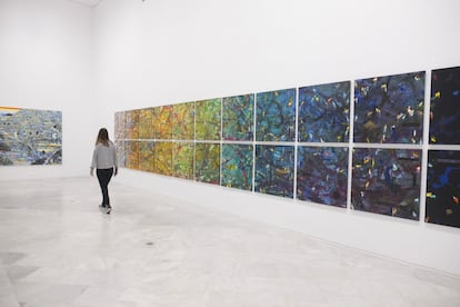 'Mar de China' (d) y 'Cueva Negra' (i) de Alfonso Albacete, en el Centro Andaluz de Arte Contemporáneo (CAAC).