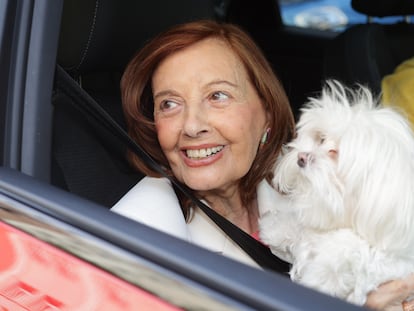 María Teresa Campos junto a su perro en Madrid, a 20 de octubre de 2021.