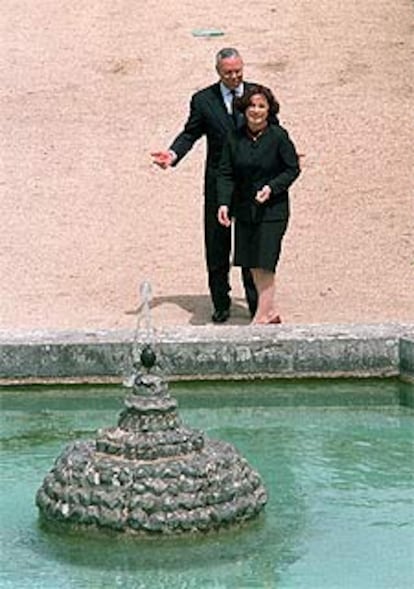 Ana Palacio y Colin Powell, ayer, en la Quinta de El Pardo.
