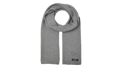 Regalos para hombres sobre fondo blanco.