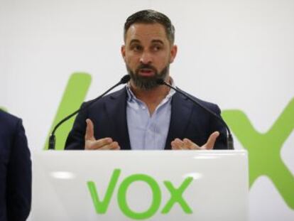 El líder de Vox avisa de que no votará ningún gobierno con Ciudadanos si no se sienta a negociar con él